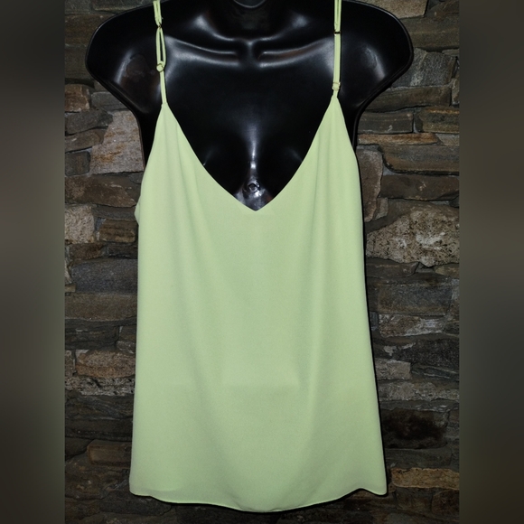 Lilly Pulitzer pale green tank,button accents adjustable straps size L - Picture 2 of 10